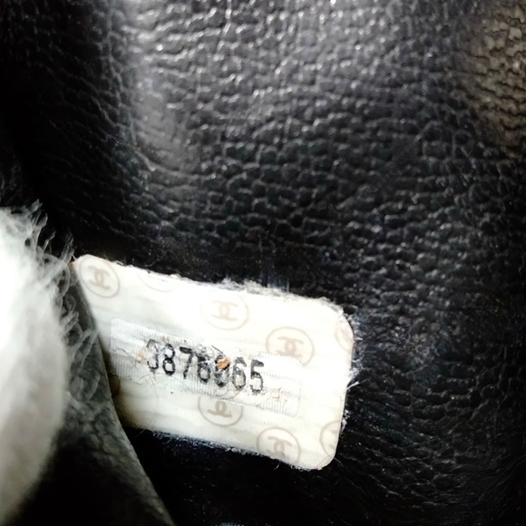 CHANEL Cosmetics Bag Caviar Skin Black - Picture 11 of 12